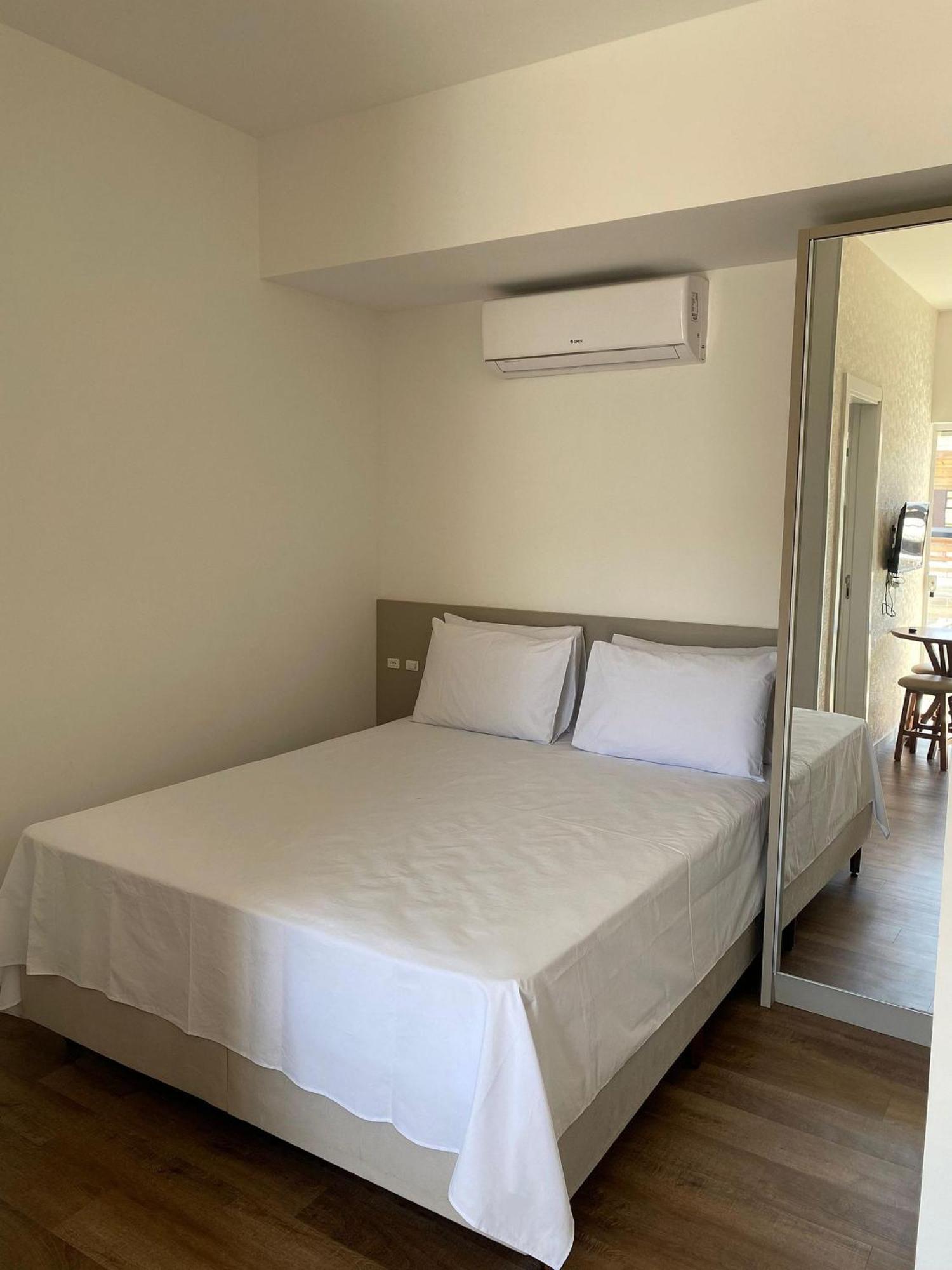 Condominio Vila Do Centro Бомбиняс Екстериор снимка